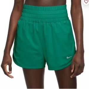 Nike women’s one dri-fit ultra high‎ waisted 3” brief lined shorts size large